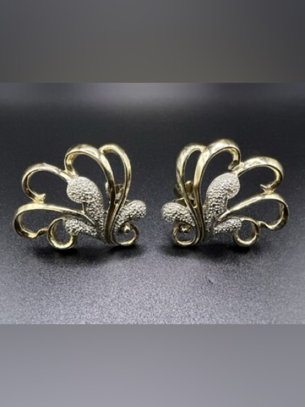 Vintage 60’s,  Sarah Coventry, Frosted Gold-Tone Clip Earrings